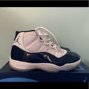 Size 8 Jordan 11 “Win like 82” not worn a lot